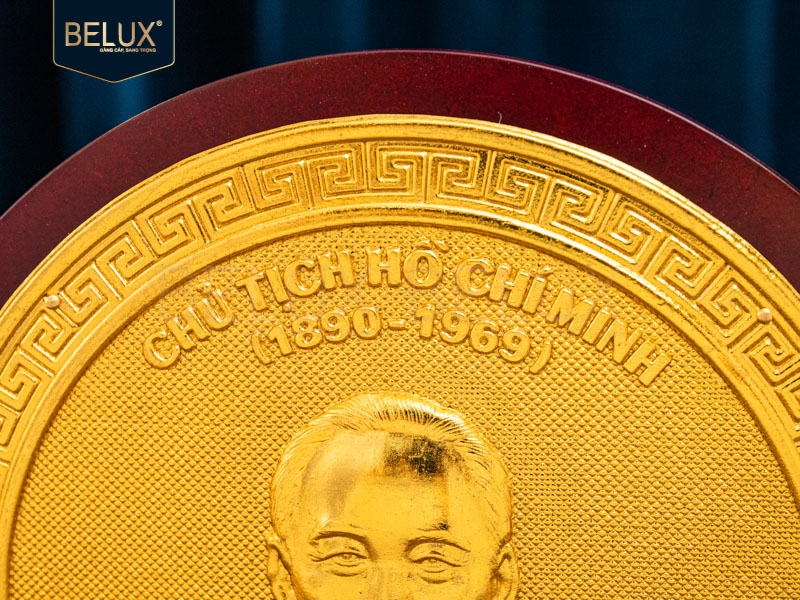 Biểu trưng Bác Hồ mạ vàng 24k cao 25cm